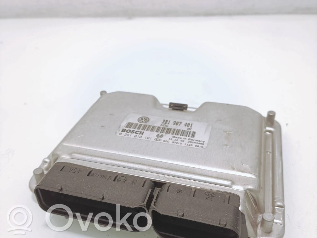Volkswagen PASSAT B5 Engine control unit/module 