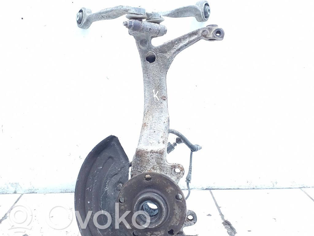 Volkswagen PASSAT B5 Achsschenkel vorne 