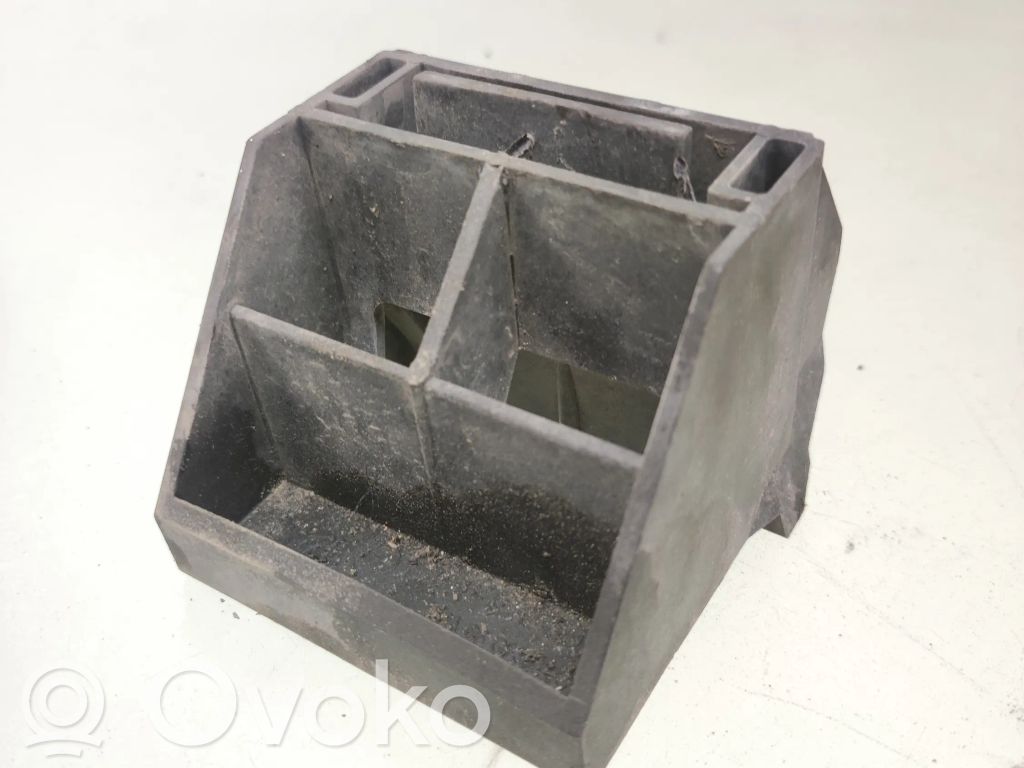 BMW 5 E60 E61 Fixation de radiateur 