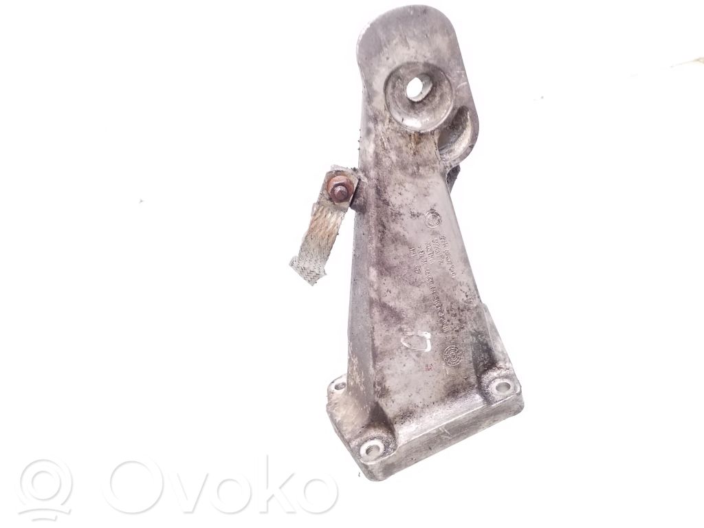 BMW 5 E60 E61 Engine mounting bracket 