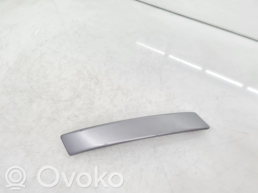 Nissan Qashqai Cita veida priekšpusē durvju dekoratīvās apdares detaļa 