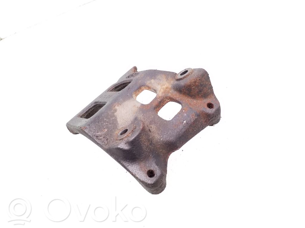 Toyota Corolla E120 E130 Uchwyt / Mocowanie sprężarki klimatyzacji 