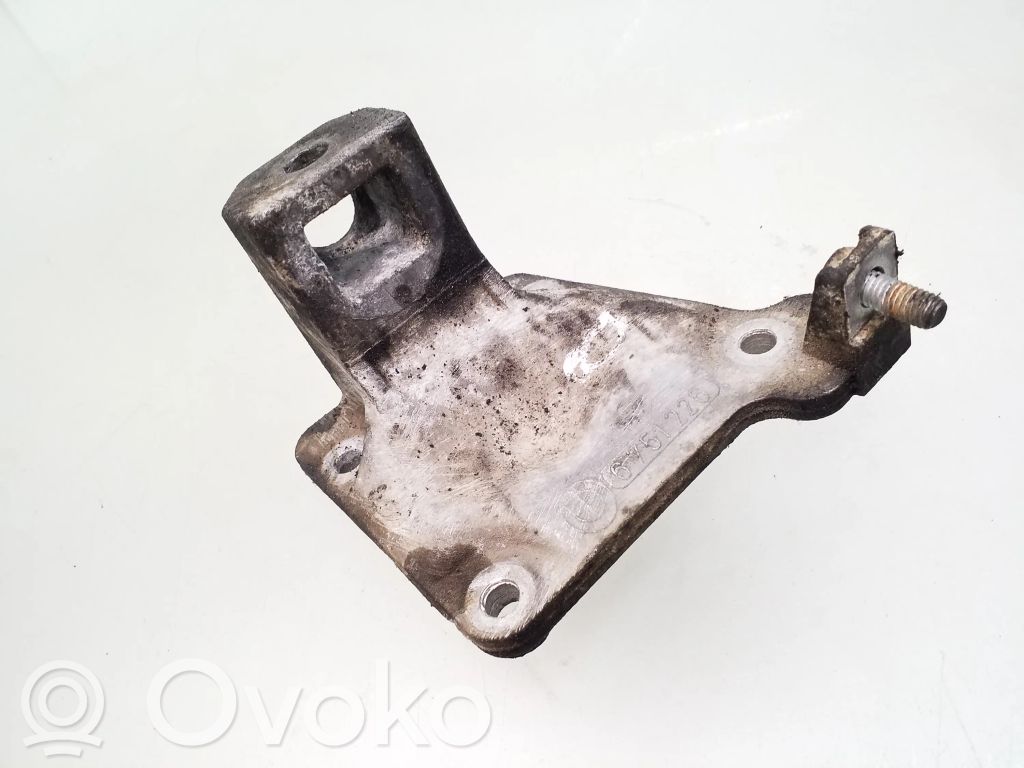 BMW 5 E39 Engine mounting bracket 