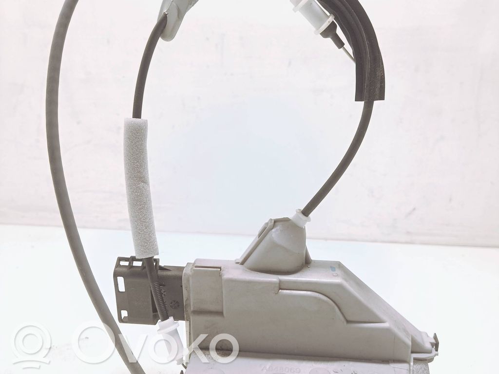 Serrure de porte arrière   A048069