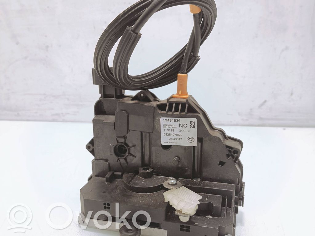 Opel Corsa E Front door lock 