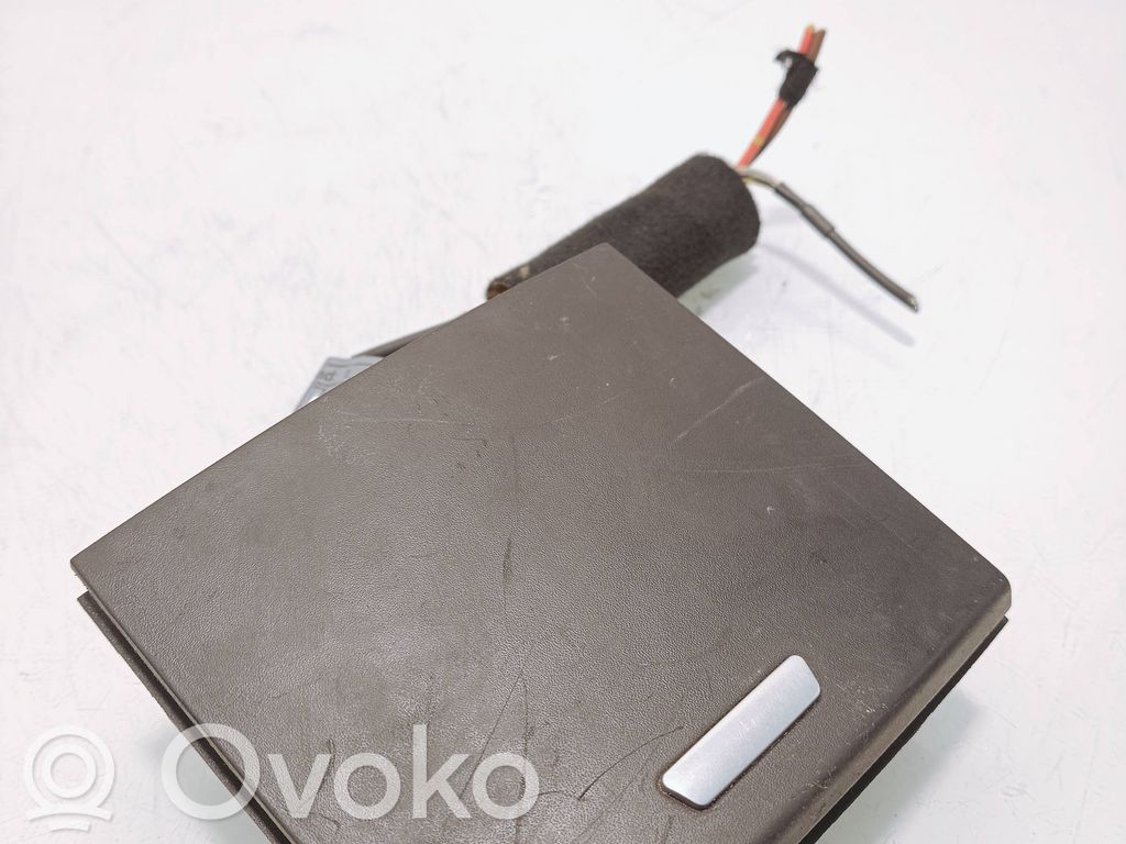 Enchufe conector entrada auxiliar   3428636,20061025,224144836