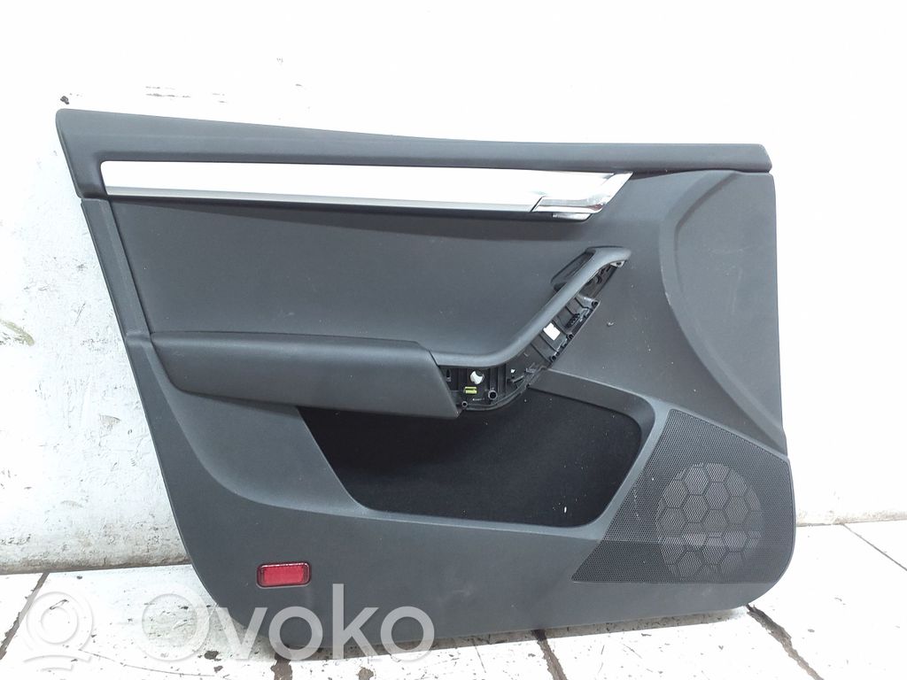 Skoda Octavia Mk3 (5E) Boczki / Poszycie drzwi przednich 