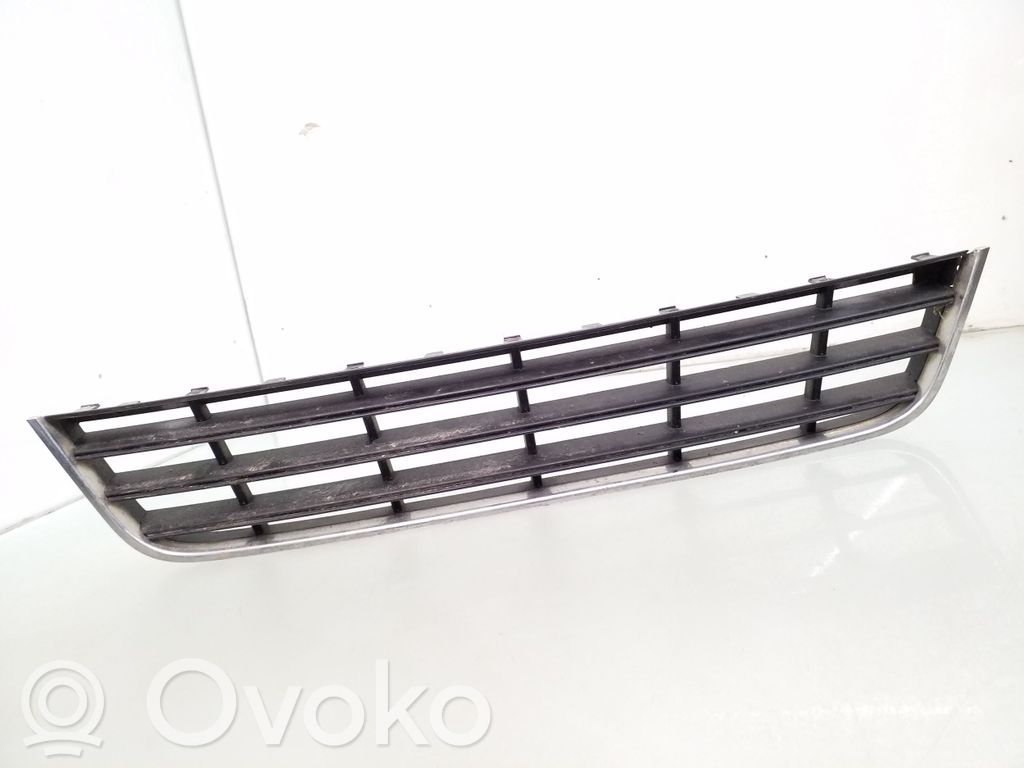 Volkswagen PASSAT B6 Mascherina inferiore del paraurti anteriore 
