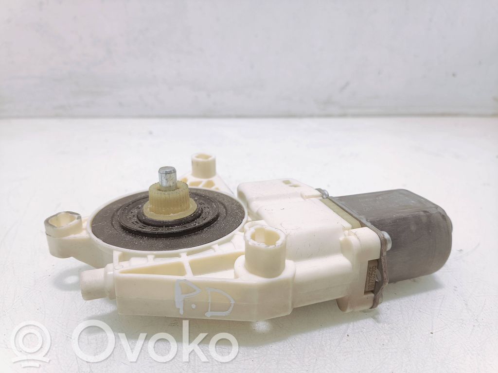 Mercedes-Benz C W204 Front door window regulator motor 