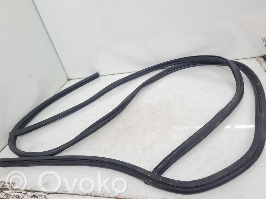 BMW 7 E65 E66 Engine compartment rubber 