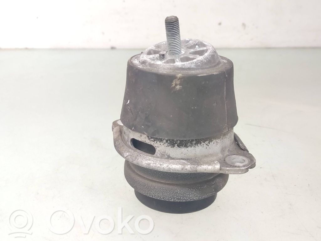 Engine mount bracket   7P6199131S