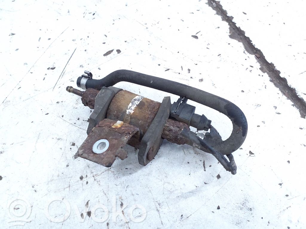 BMW 7 E65 E66 Webasto-lisälämmittimen polttoainepumppu 