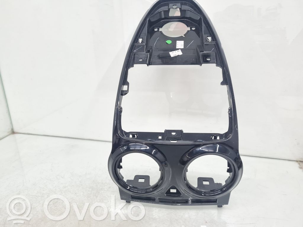 Opel Corsa D Panelės apdailos skydas (centrinis) 