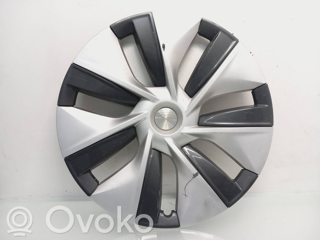 Tesla Model Y R20 wheel hub/cap/trim 