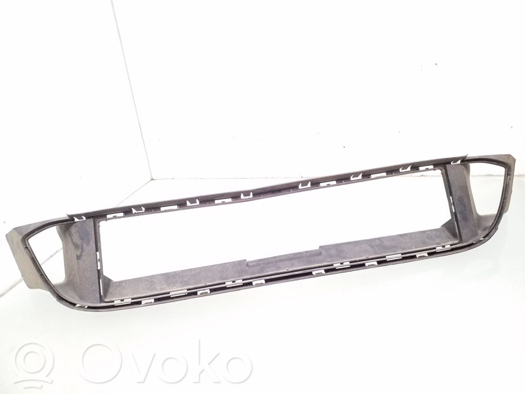 BMW 5 F10 F11 Kratka dolna zderzaka przedniego 
