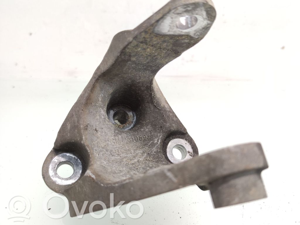 Opel Insignia A Engine mounting bracket 