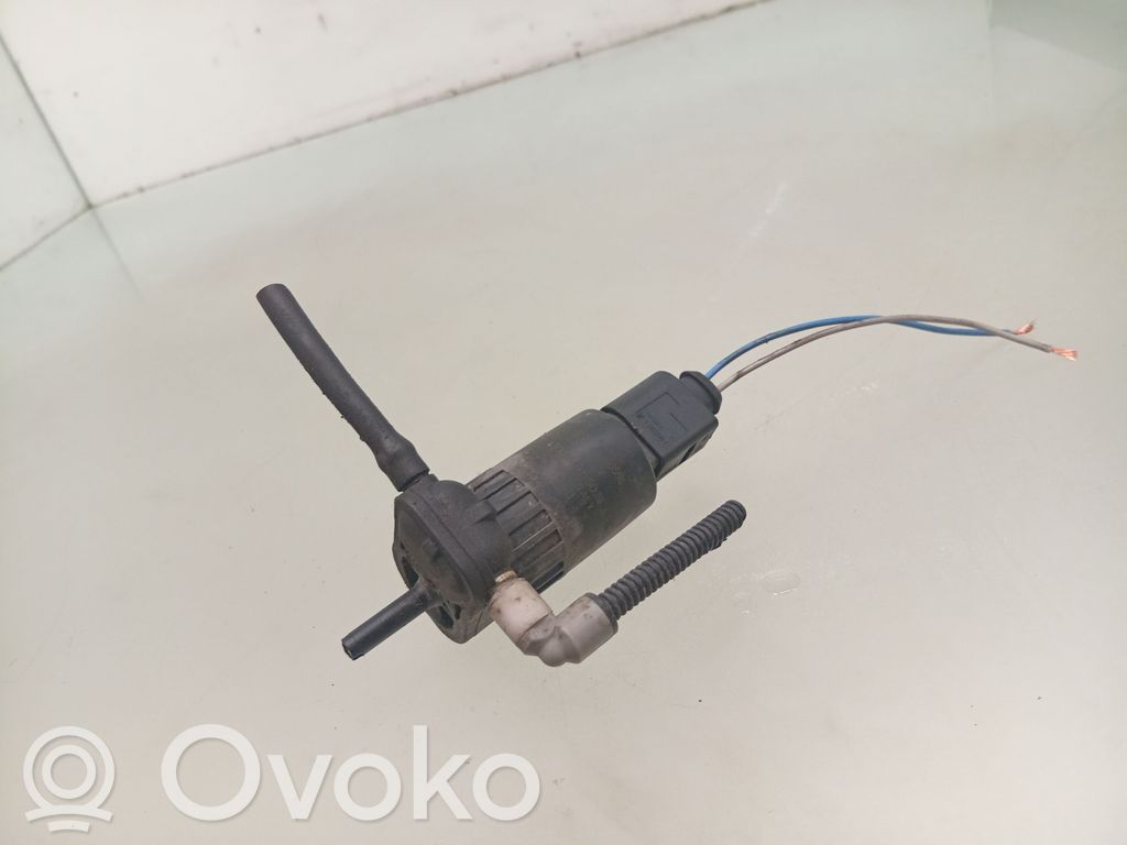 Chevrolet Orlando Windscreen/windshield washer pump 