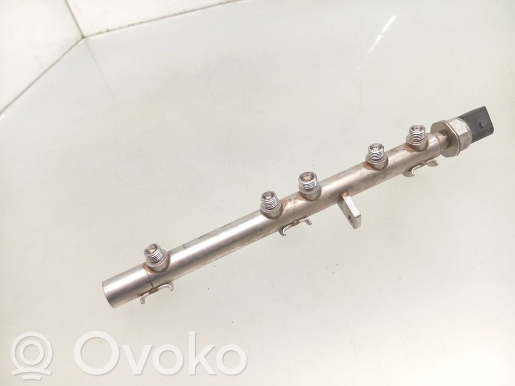 BMW 1 E81 E87 Rampă alimentare injectoare 