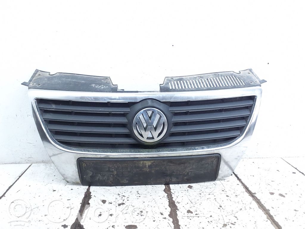 Volkswagen PASSAT B6 Griglia superiore del radiatore paraurti anteriore 