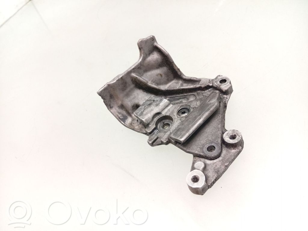 Citroen Xsara Picasso Engine mounting bracket 