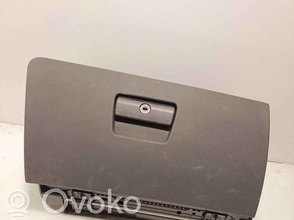 Hansikaslokero   7075479,72758411