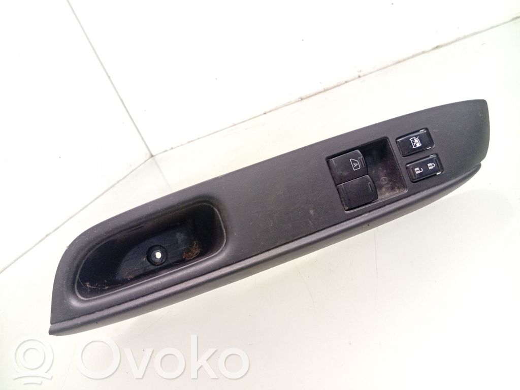 Nissan Note (E12) Electric window control switch 