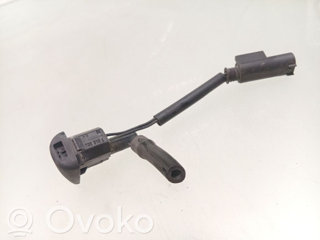 BMW 5 E60 E61 Windshield washer spray nozzle 