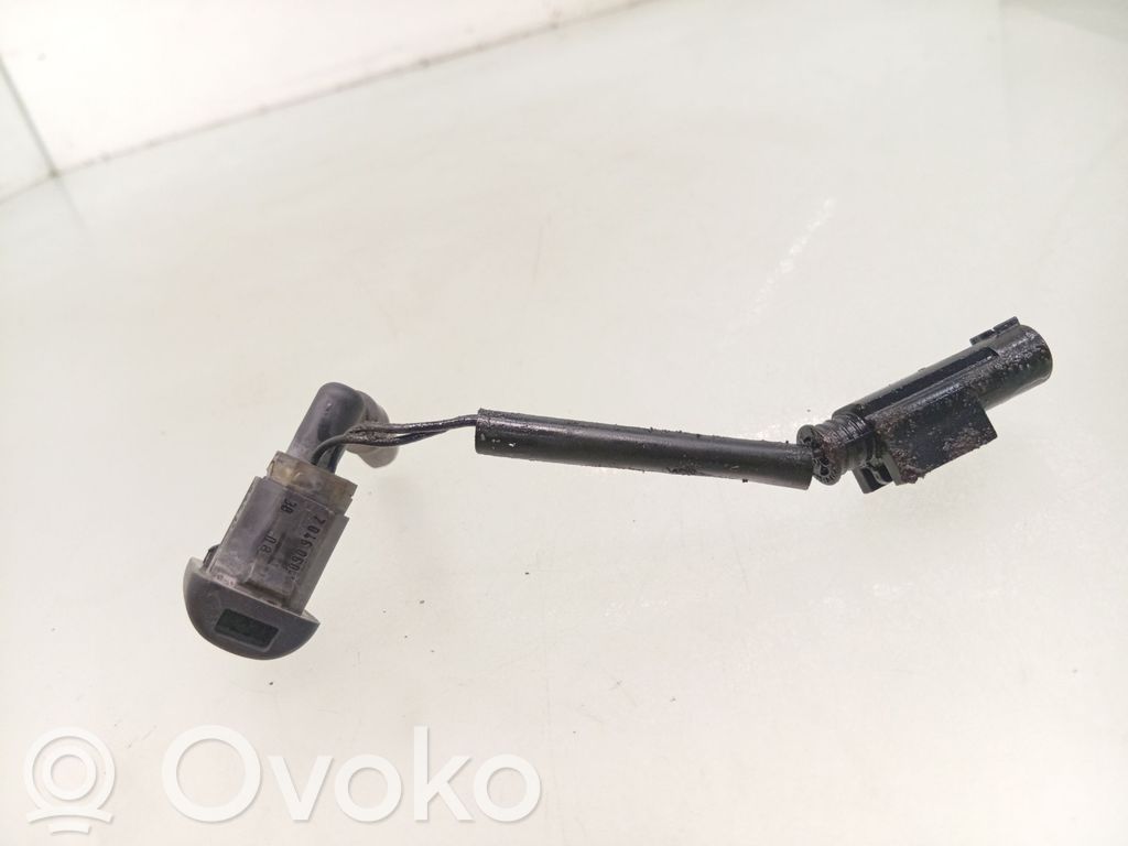 BMW 5 E60 E61 Windshield washer spray nozzle 