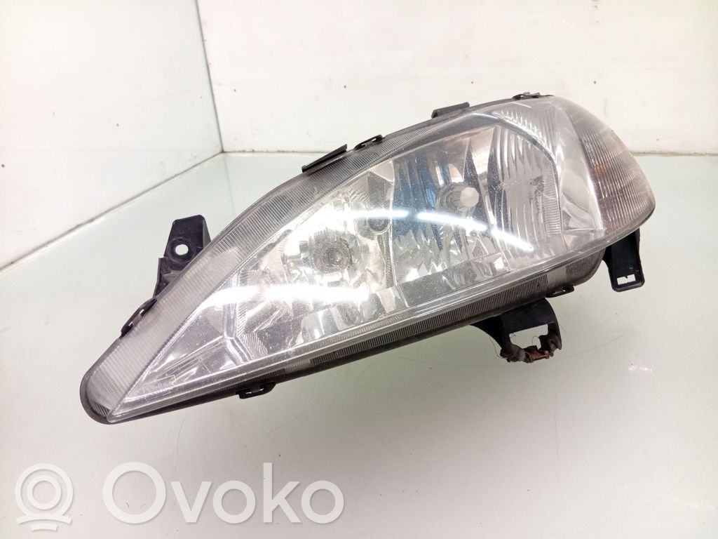 Renault Megane I Lampa przednia 