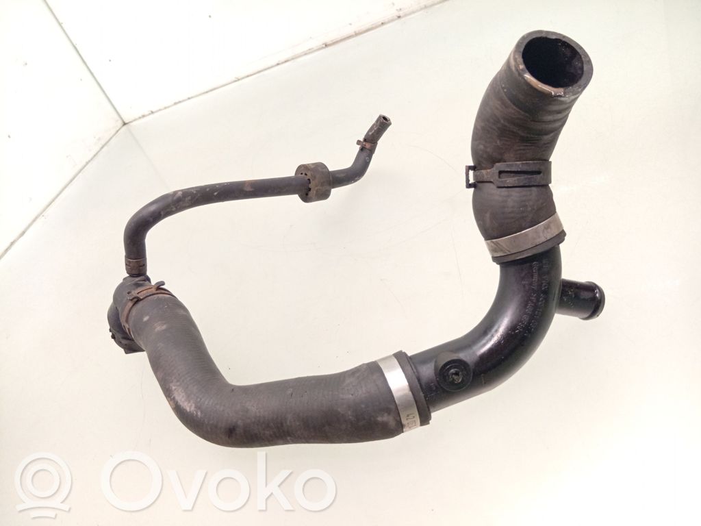Volkswagen Golf VI Tubo flessibile del liquido di raffreddamento del motore 