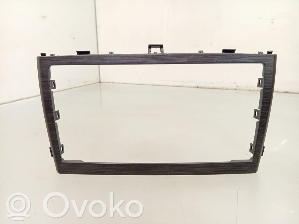 Toyota Avensis T270 Rămă unitate radio/GPS 
