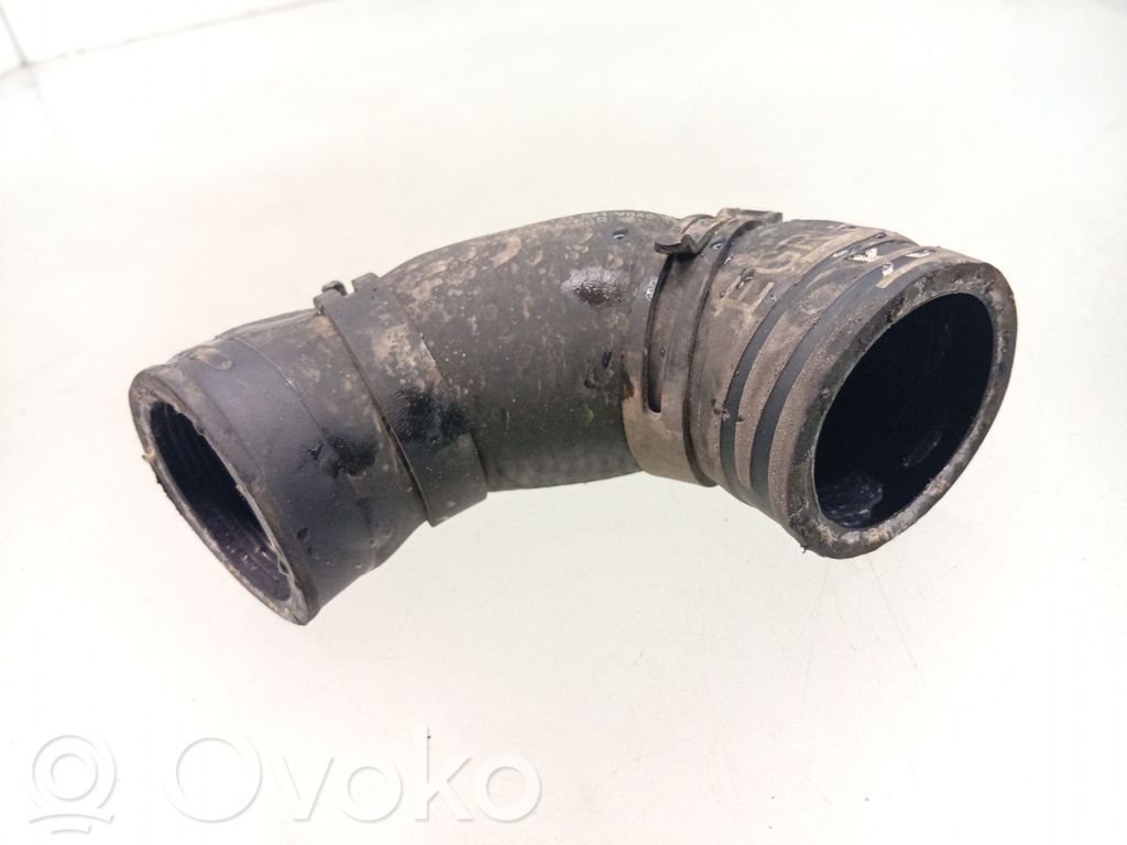 Furtun/conductă intercooler   04L131521