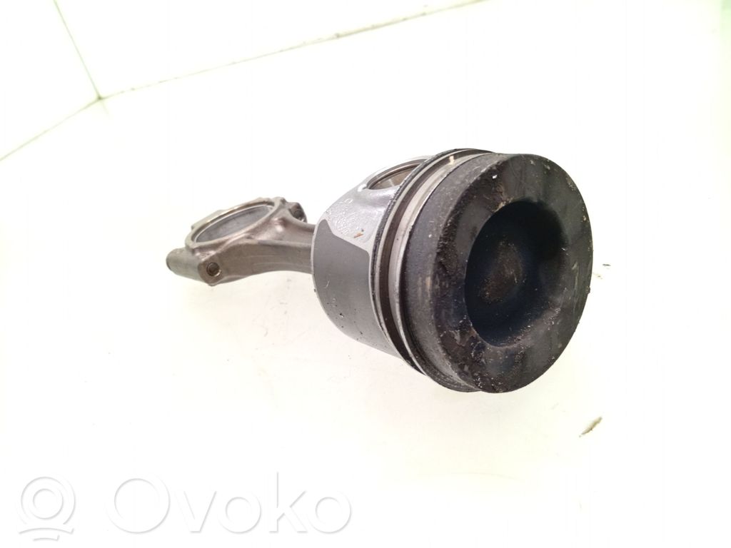 Piston cu bielă   03LA