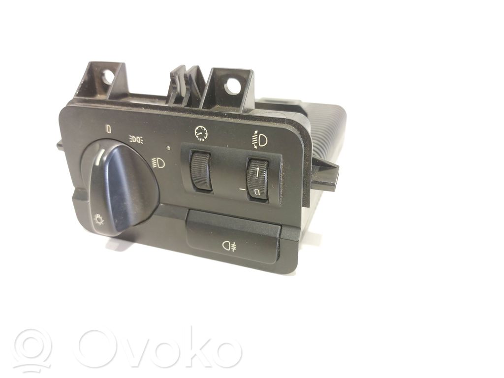 Light switch   61316901428,086480050