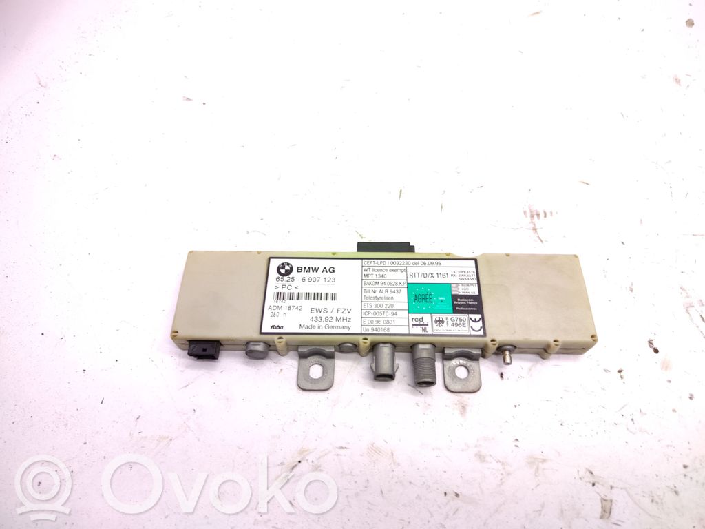 BMW 3 E46 Antenos stiprintuvas 