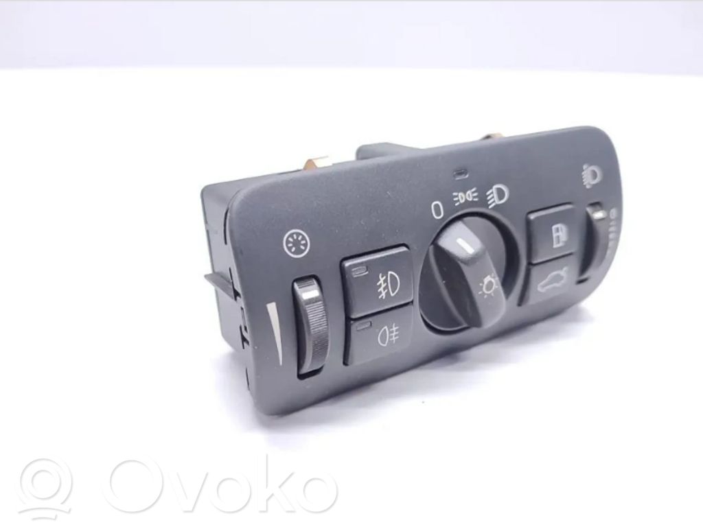 Light switch   30739415,04066302,3073941504066302