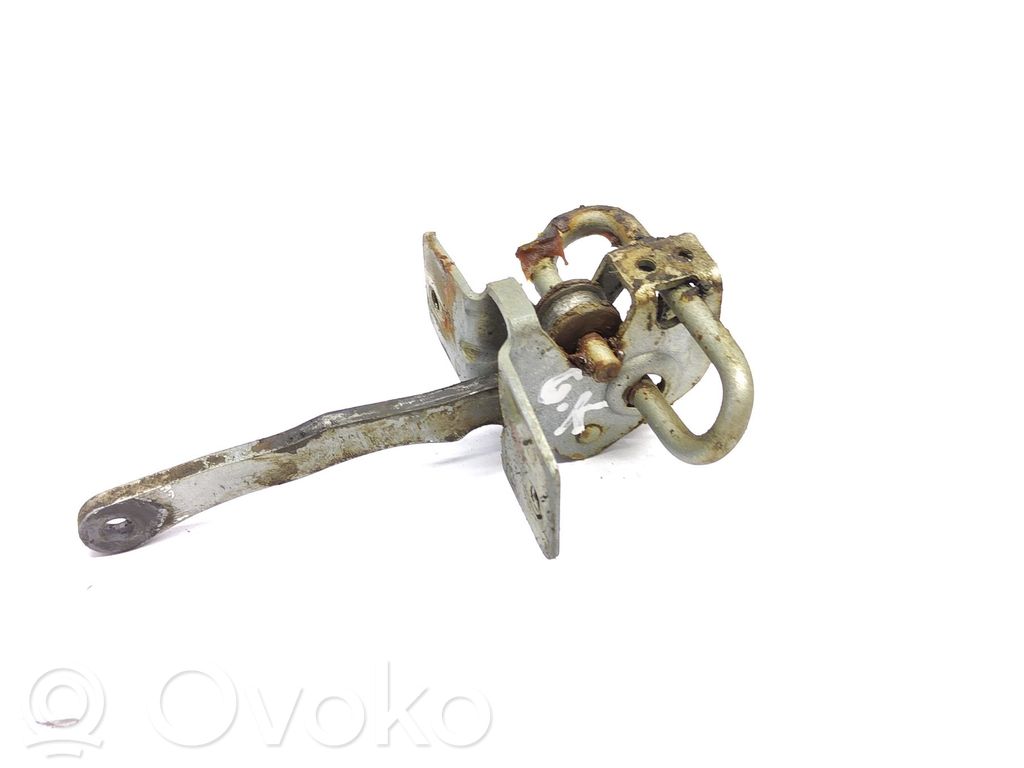 BMW 3 E30 Takaoven pidätin 