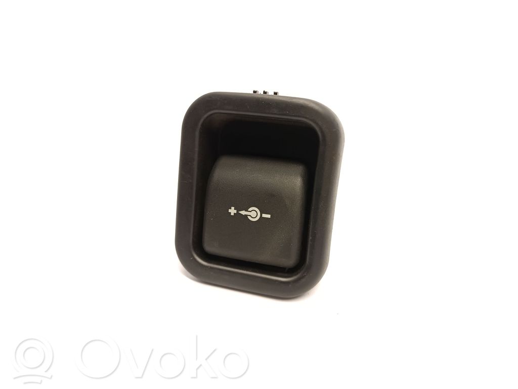 12V Steckdose hinten   7008038