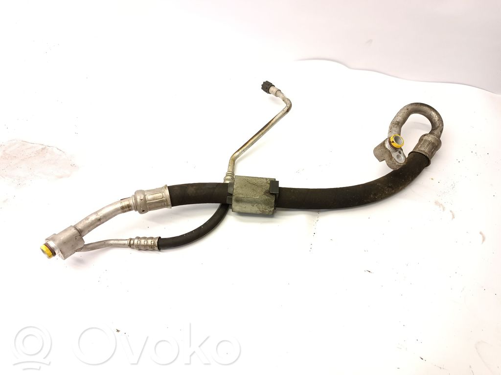 BMW 3 E90 E91 Ilmastointilaitteen putki (A/C) 