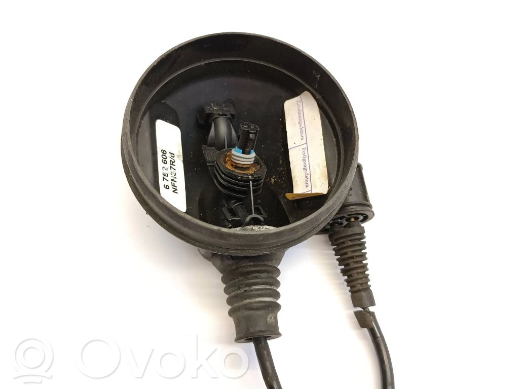 BMW 7 E65 E66 Kita variklio skyriaus detalė 