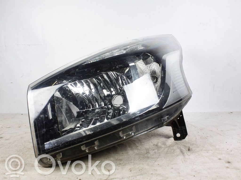 Renault Trafic III (X82) Lampa przednia 