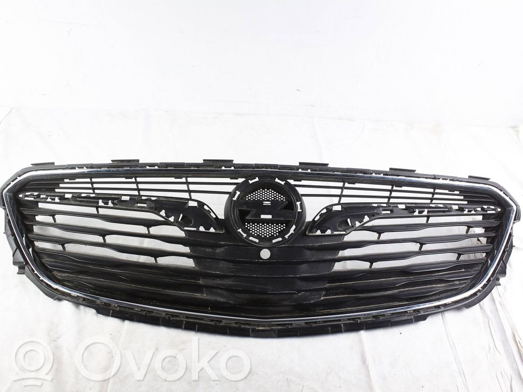 Opel Insignia B Front bumper upper radiator grill 