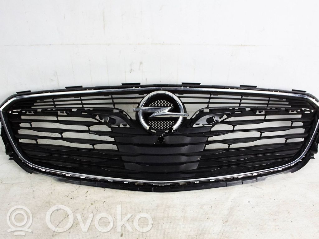 Opel Insignia B Front bumper upper radiator grill 