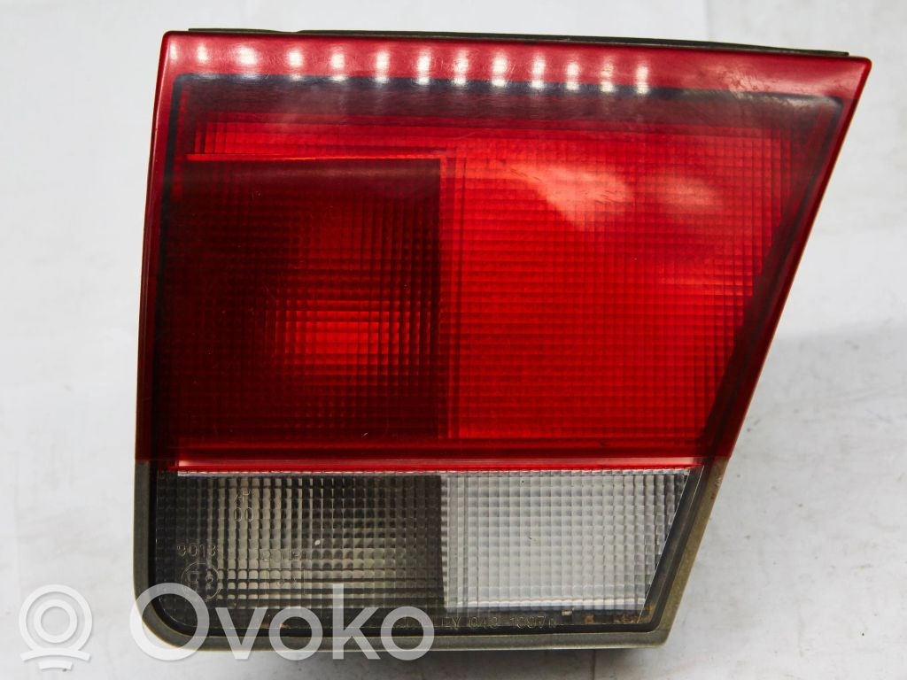 Mazda 626 Aizmugurējais lukturis pārsegā 