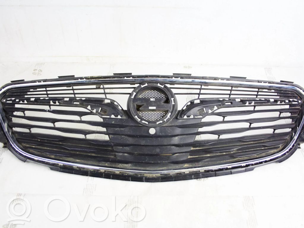 Opel Insignia B Front bumper upper radiator grill 