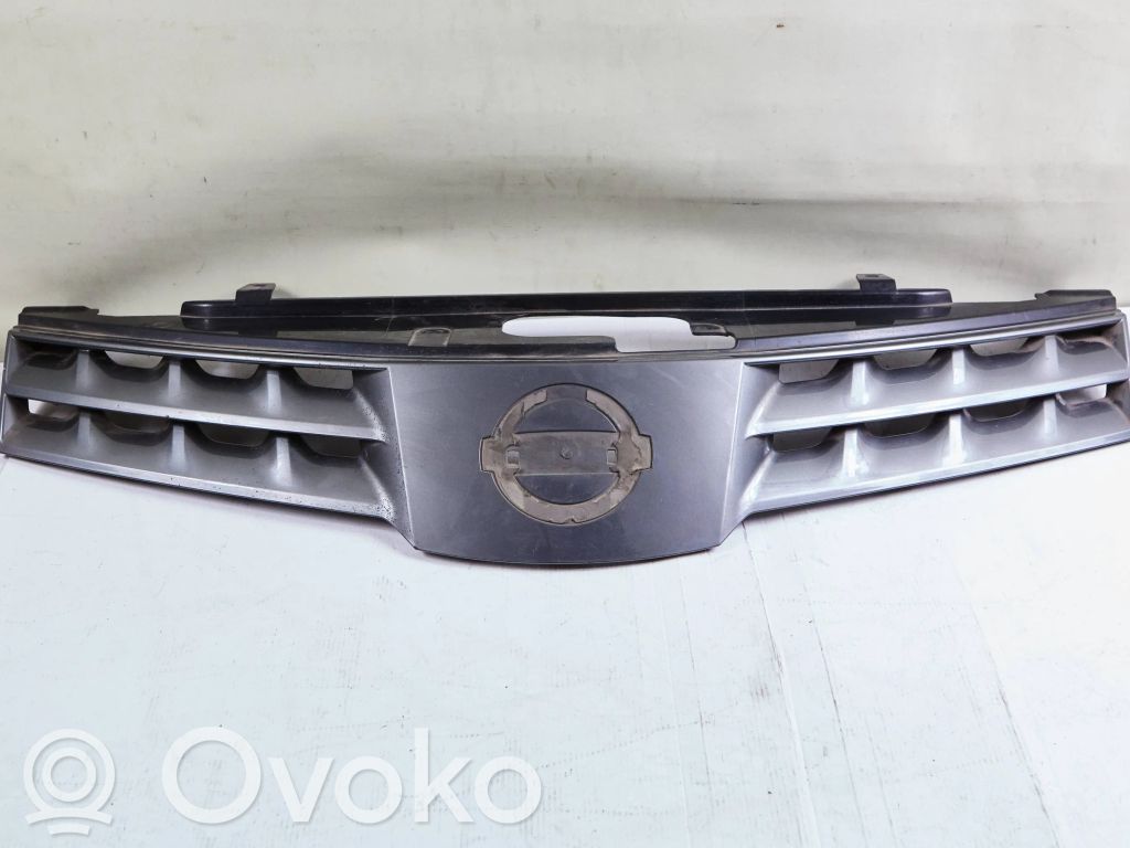 Nissan Note (E11) Front bumper upper radiator grill 