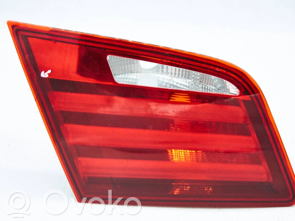 BMW 5 F10 F11 Galinis žibintas dangtyje 