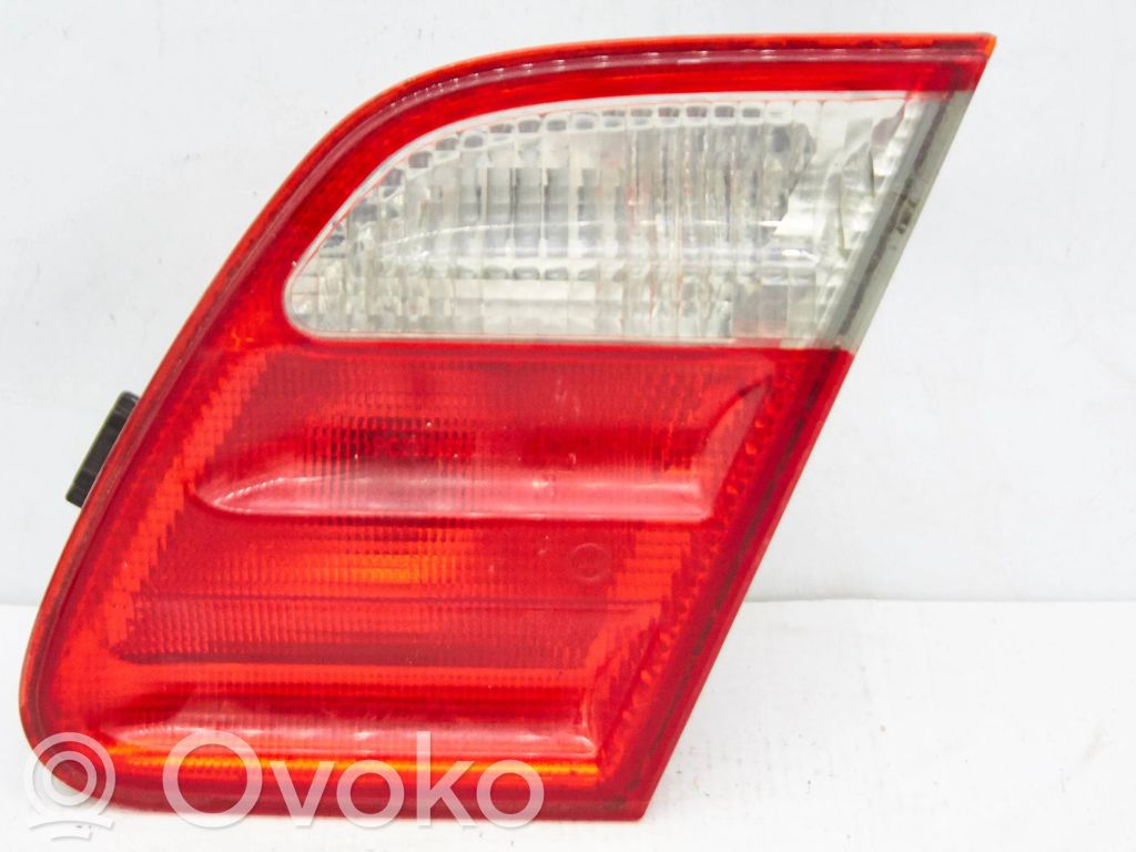 Mercedes-Benz E W210 Lampy tylnej klapy bagażnika 