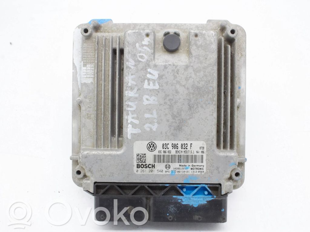 Volkswagen Touran I Engine control unit/module 