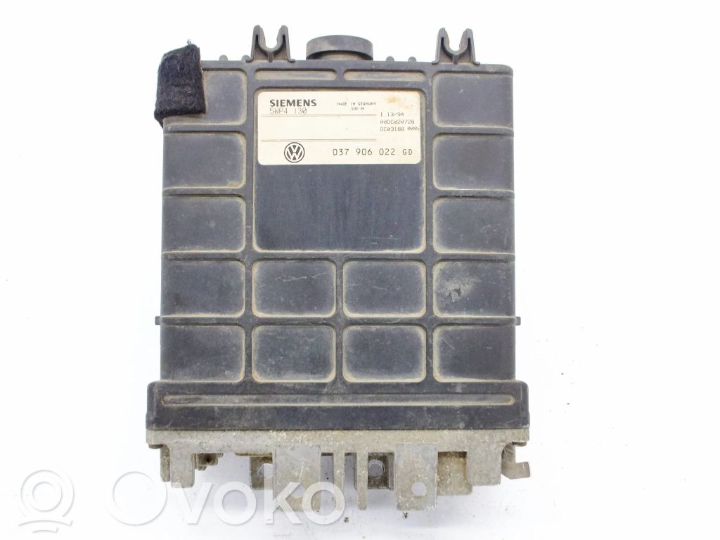 Volkswagen PASSAT B4 Engine control unit/module 